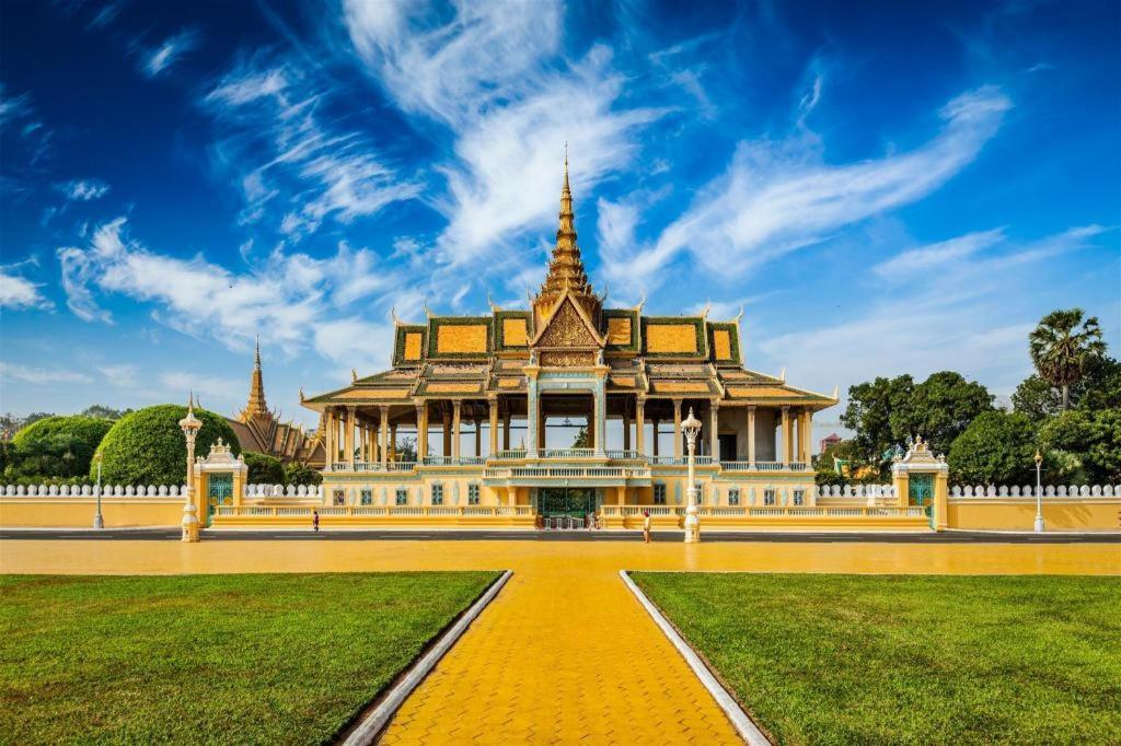 Essence Hotel-Phnom Penh Exterior foto